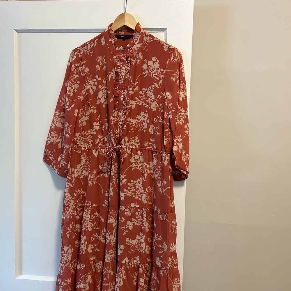 Beautiful floral dress. Perfect for a wedding guest!